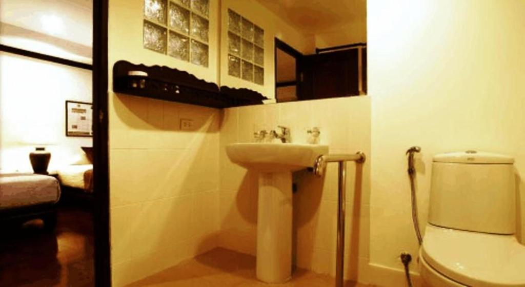 Cucumber Inn Suite Pattaya Room photo